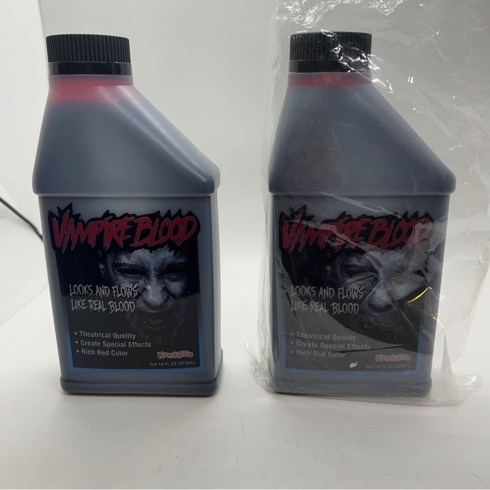 Kangaroo Vampire Blood 16 oz Bottle New NIP  Looks & Flows Like Real Blood (2)